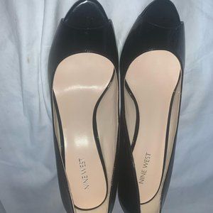Peep toe black patent leather pumps NINE WEST 10M
